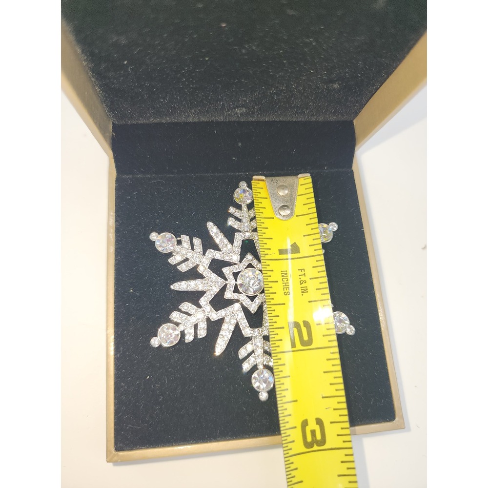 St. Thomas Holiday Collection Snowflake Brooch Silver Tone Rhinestone Pin Boxed
